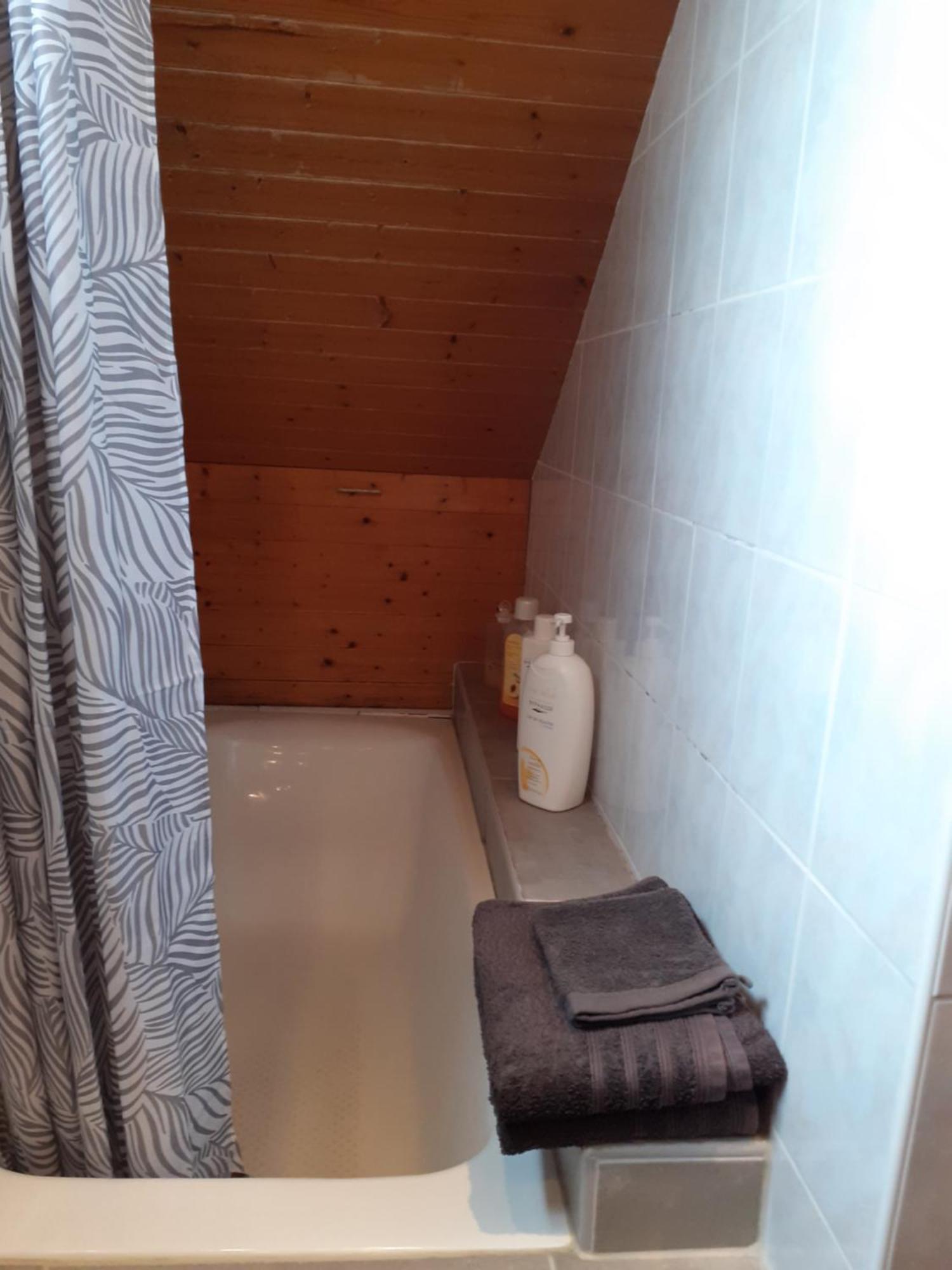Au Bosquet, Chambre Et Salle De Bains Avec Petit Dejeuner A 600 M Du Centre Dans Un Cadre Calme Et Verdoyant Сали-де-Беарн Экстерьер фото